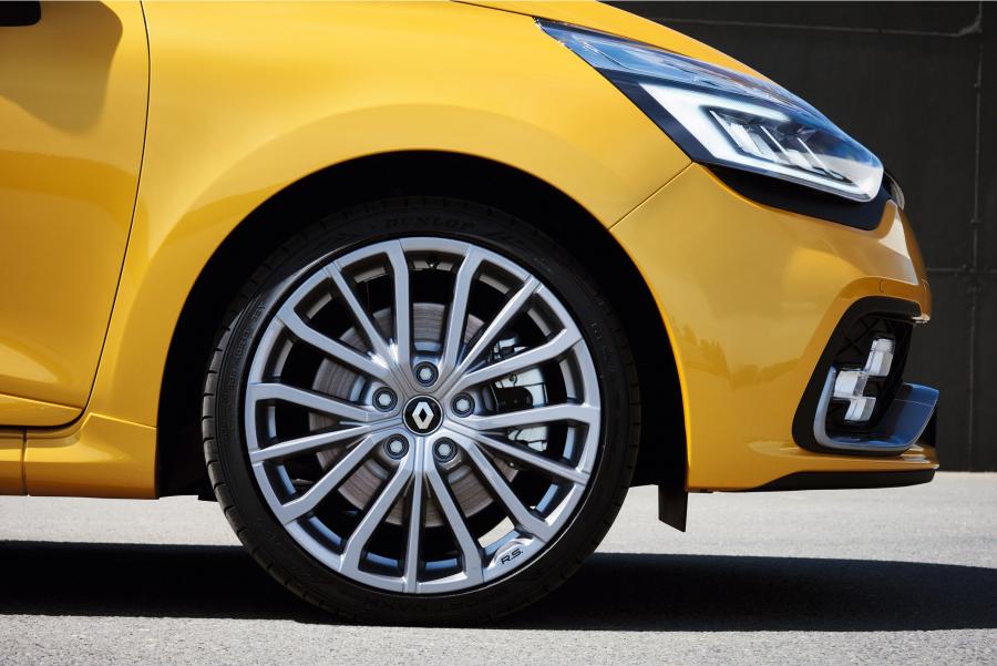 Колеса Renualt Clio R.S. 200 EDC 2016 года  (фото 2 из 12)